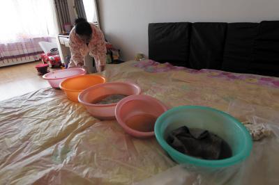 泰和楼上漏水，住户失联，小区没物管，业主维权难！律师来支招……